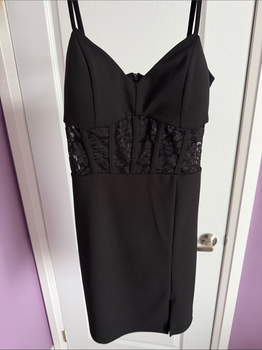 le chateau Black mini dress with Lace-Panel